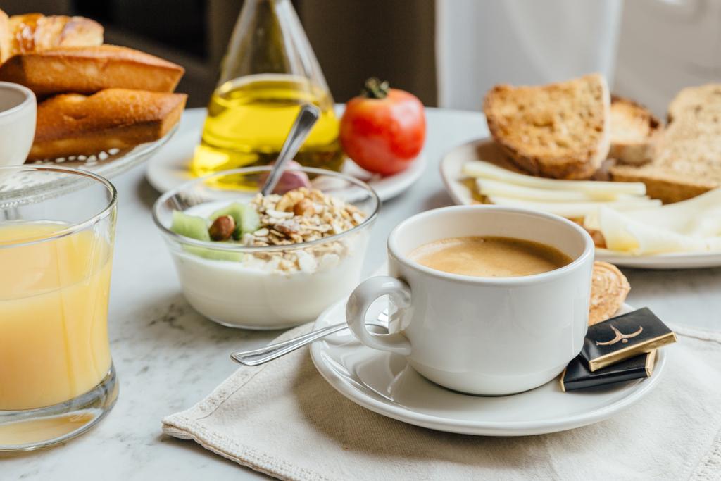 Couette-café Anakena House 3*